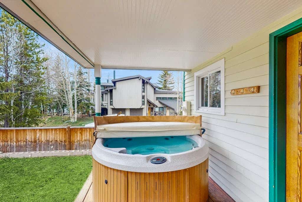 Amazing Victorian home with private hot tub - walk to town, lifts & free shuttle