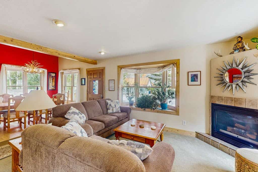 Amazing Victorian home with private hot tub - walk to town, lifts & free shuttle