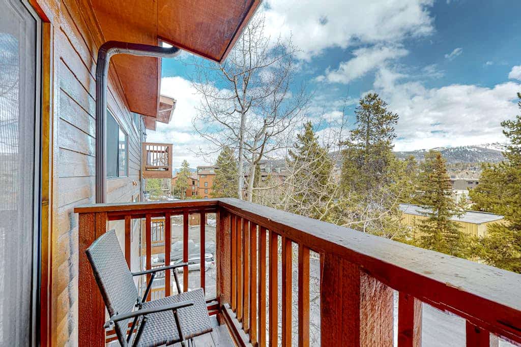 3rd-floor ski-in/out condo with fireplace, hot tubs, & gym