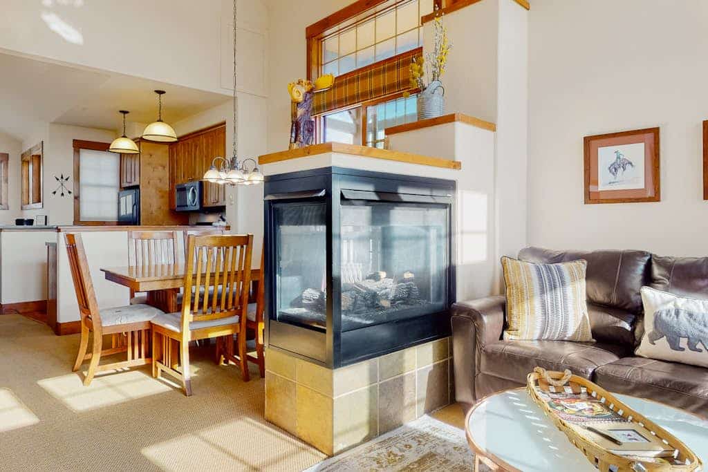 Ski-in/out condo with amazing views, washer/dryer, fireplace, & hot tub