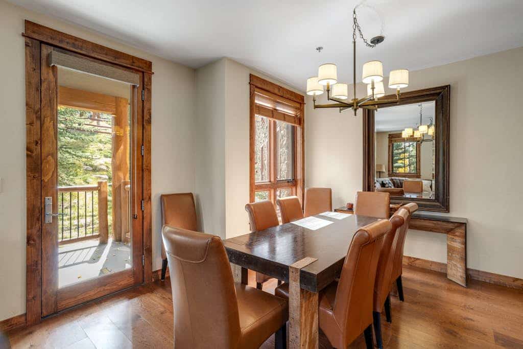 Ski-in/ski-out villa with community amenities & fireplace - central location