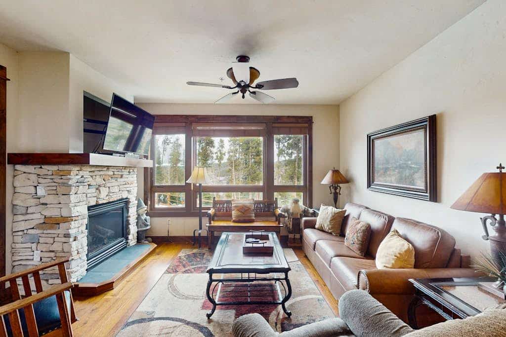 Ski-in/out condo with outdoor pool, hot tub & gorgeous views of mountains/town