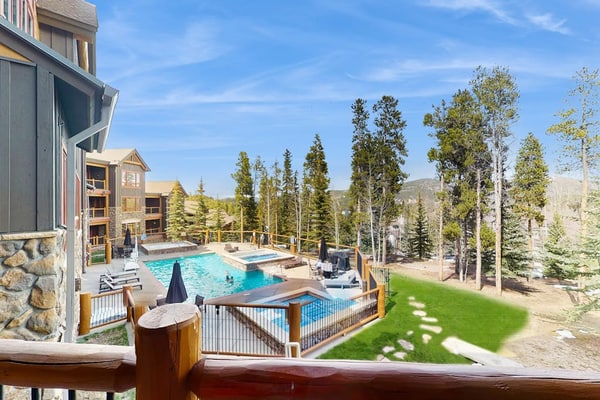 Ski-in/out condo with outdoor pool, hot tub & gorgeous views of mountains/town