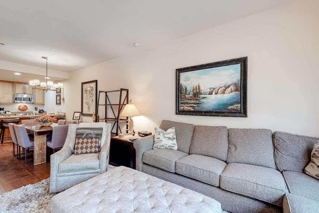 Ski-in/out condo right near downtown with hot tub, pool & balcony