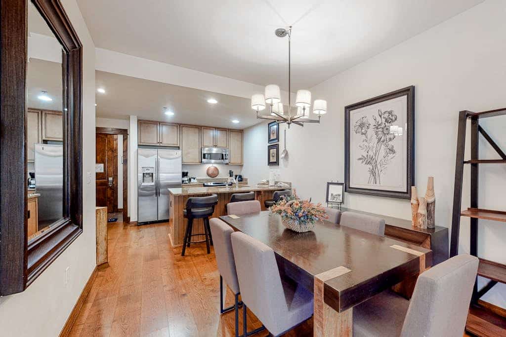 Ski-in/out condo right near downtown with hot tub, pool & balcony