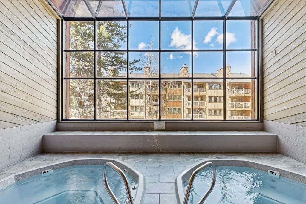 Spacious, in-town condo with balcony, pools, hot tub, tennis - walk to lifts