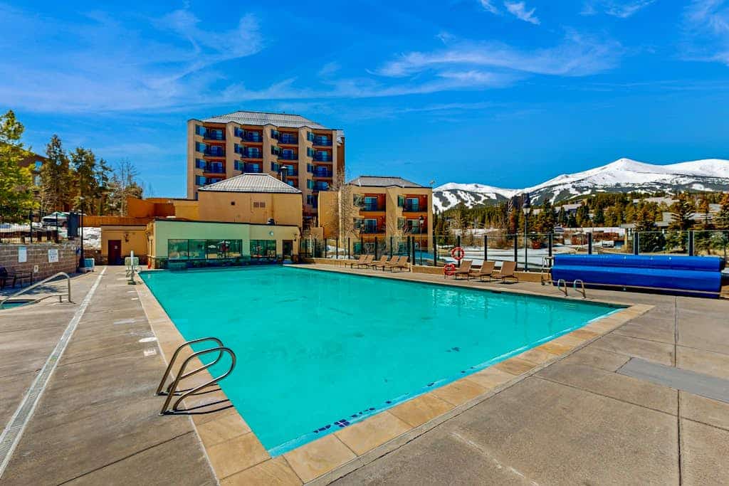 Top-floor downtown condo with pool, hot tubs & gym, walk to ski lifts