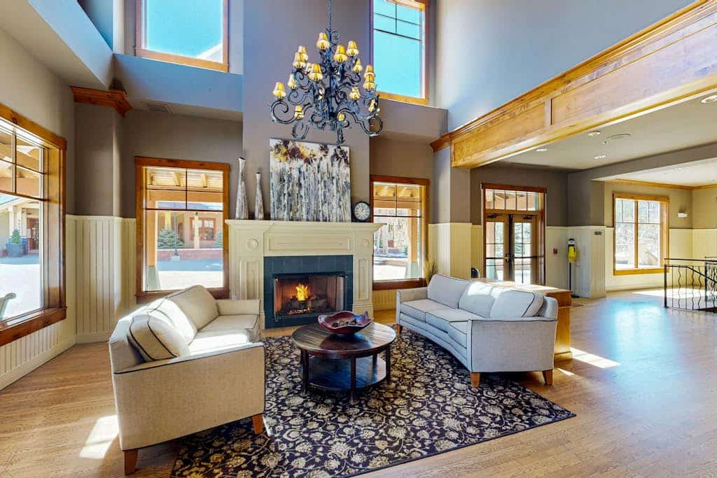 Top-floor downtown condo with pool, hot tubs & gym, walk to ski lifts