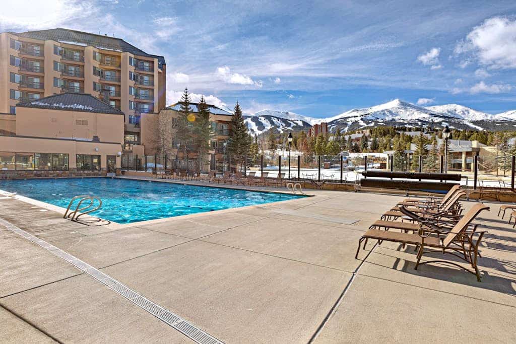Mountain condo with pool, hot tubs, gym & steam room - near skiing & hiking