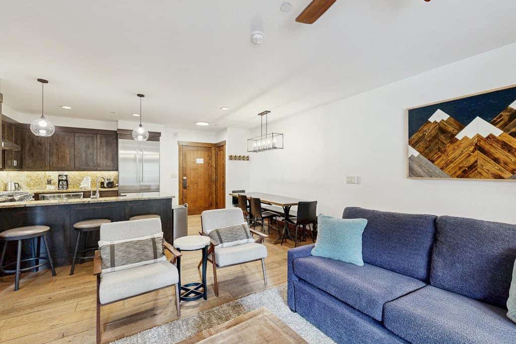Beautiful condo with walk-to-lift location, hot tubs, pool, gym & theater