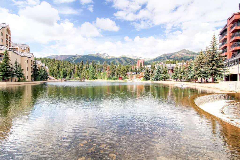 Stellar downtown/walk-to-lifts location with outdoor pool, hot tubs & gym
