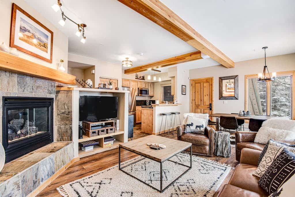 2-Story Townhouse w/Balcony, Deck, Gas Grill, Gas Fireplace, & Shared Hot Tub