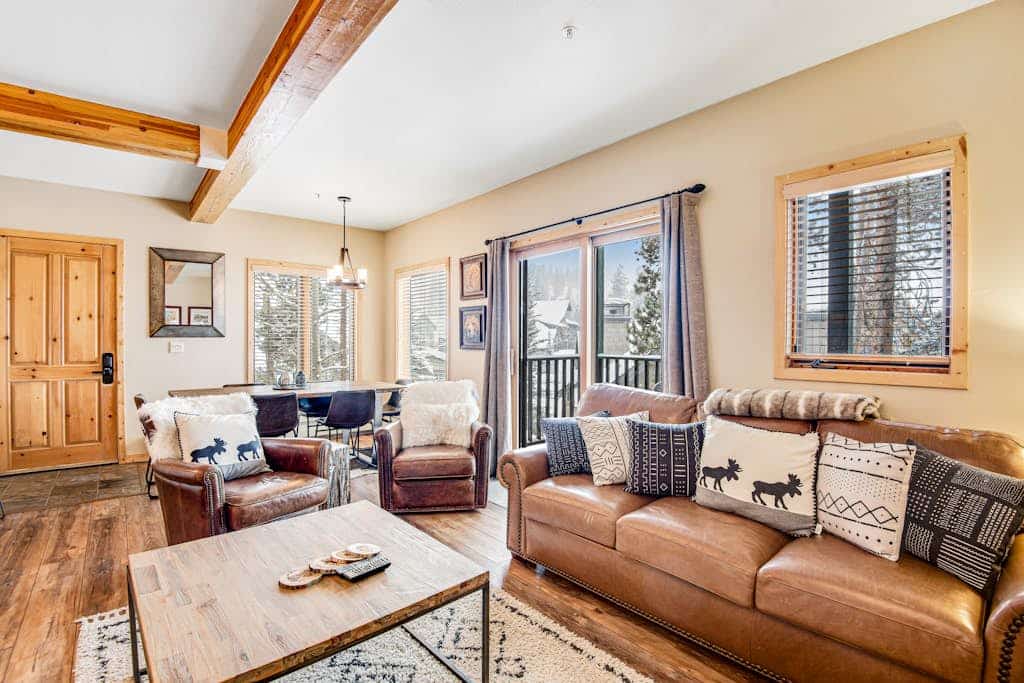 2-Story Townhouse w/Balcony, Deck, Gas Grill, Gas Fireplace, & Shared Hot Tub