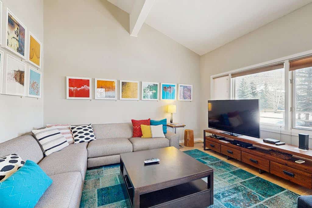 Renovated condo with deck, mountain view, fireplace & gorgeous kitchen