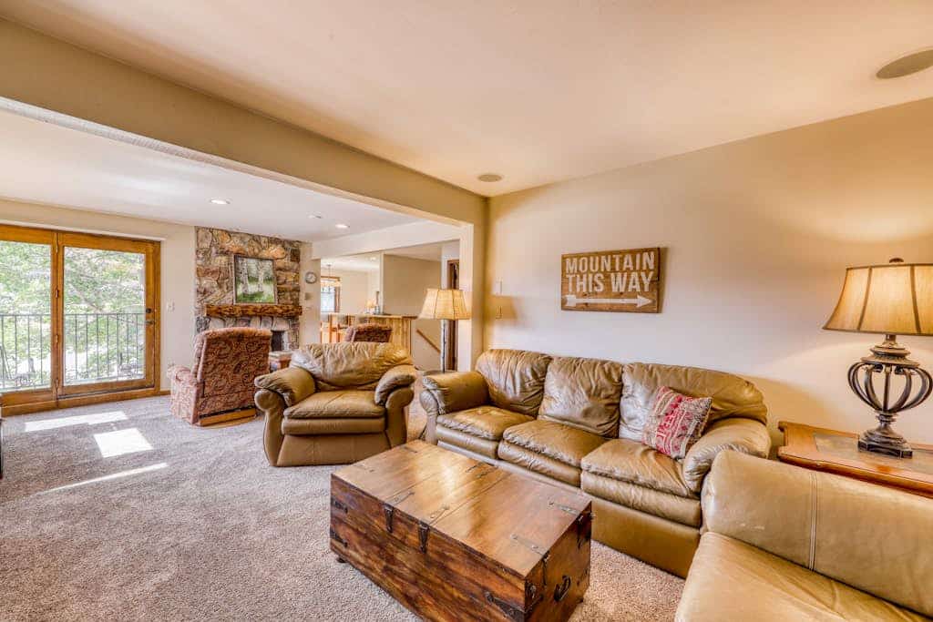 Family friendly, Mountain-View Condo w/Full Kitchen – Walk to Lifts