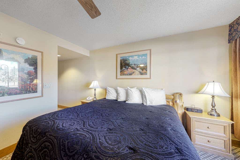 2nd-Floor Studio w/Mtn Views, Shared Outdoor Hot Tub & Heated Pool, Washer/Dryer