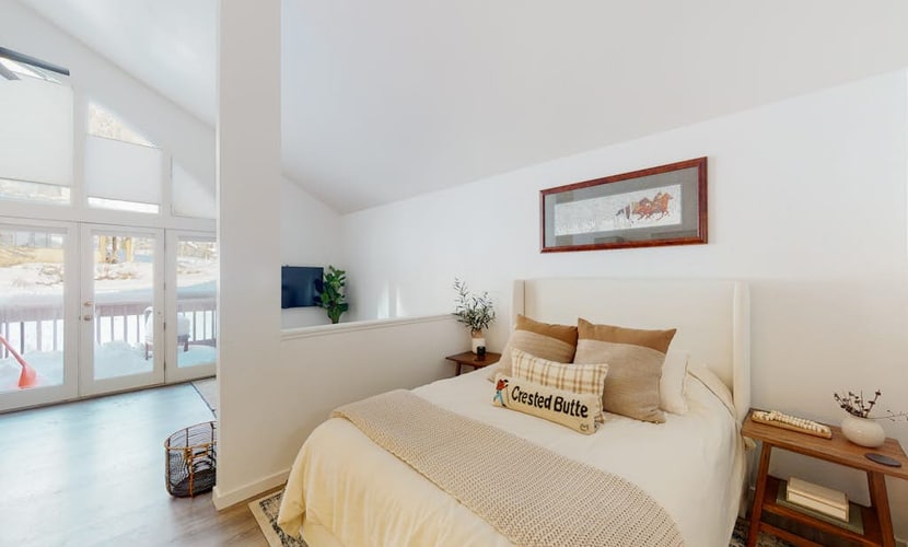 Mountain-view condo with hot tub - drive minutes to slopes & trails
