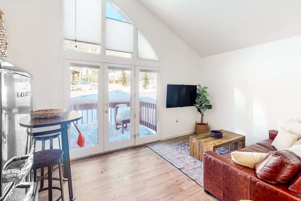 Mountain-view condo with hot tub - drive minutes to slopes & trails