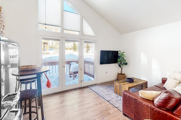 Mountain-view condo with hot tub - drive minutes to slopes & trails