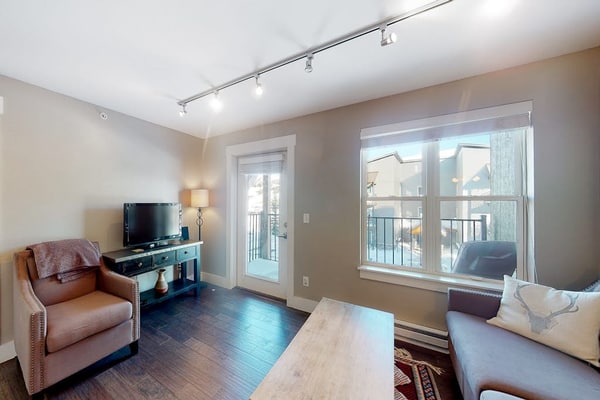 Comfortable condo with sweeping mountain views, private balcony, & washer/dryer