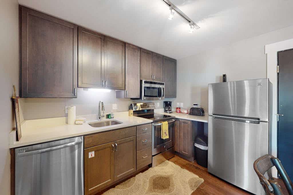 Comfortable condo with sweeping mountain views, private balcony, & washer/dryer