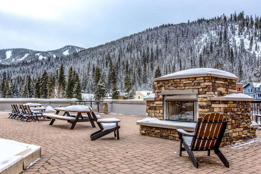 Mountain View Studio w/ Gas Fireplace, and High-Speed WiFi