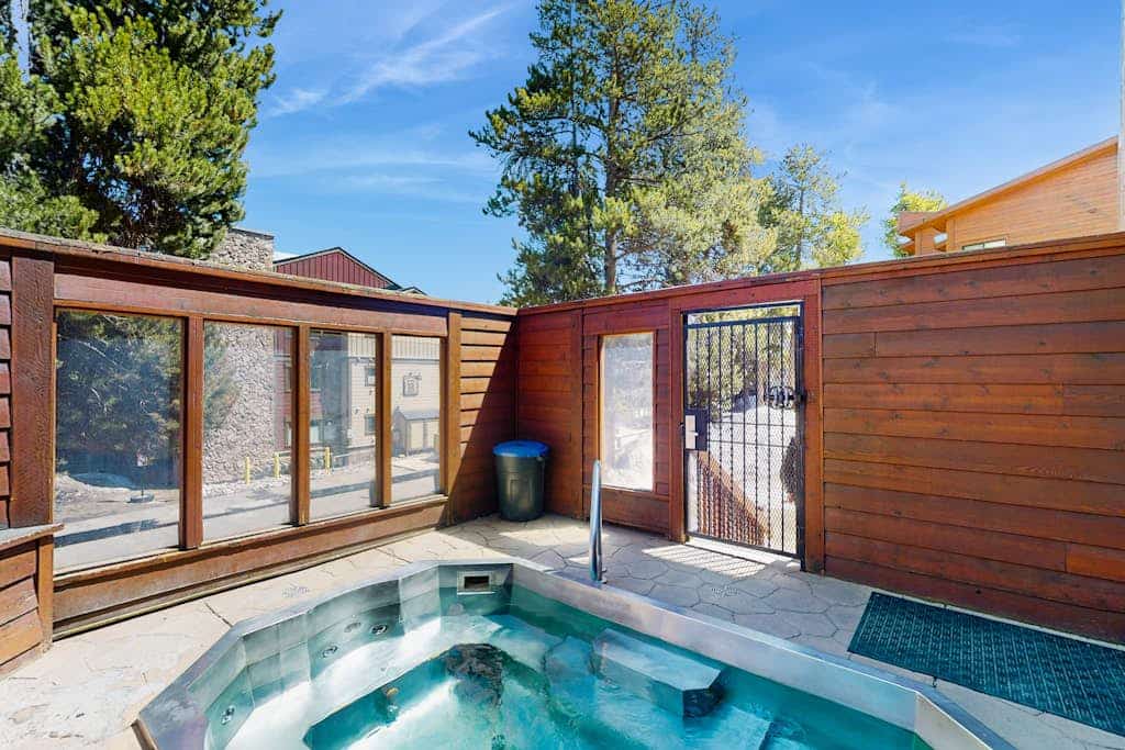 Cozy condo with easy ski access, W/D, fully stocked kitchen & great location
