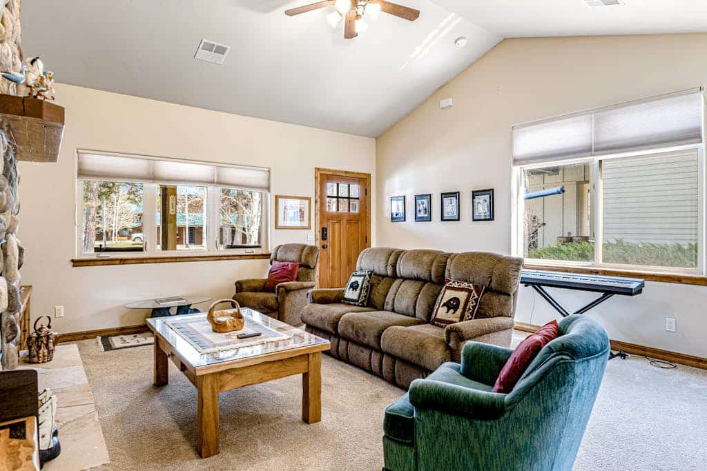 Inviting Townhouse w/ Free WiFi, Washer/Dryer, Gas Fireplace, & Furnished Porch