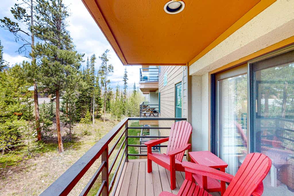 Immaculate & updated mountain condo - great views