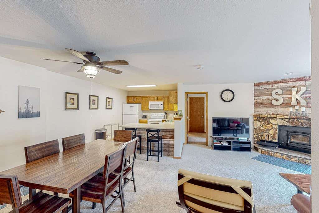 Immaculate & updated mountain condo - great views
