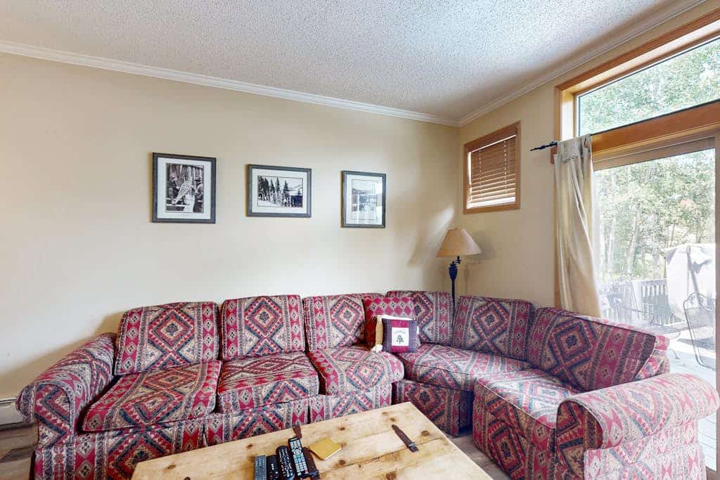 Gorgeous Retreat Near Ski Resorts, Lake, & Dining w/Private Hot Tub, Free WiFi