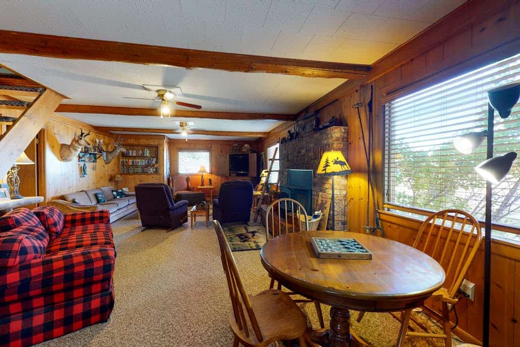 Comfortable cabin w/ wood stove & game room - close to golf and National Forest