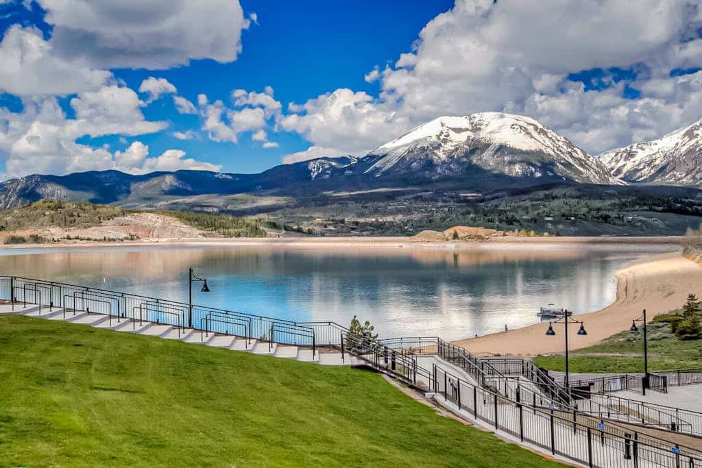 Cozy condo in great location - access to shared pool & game room