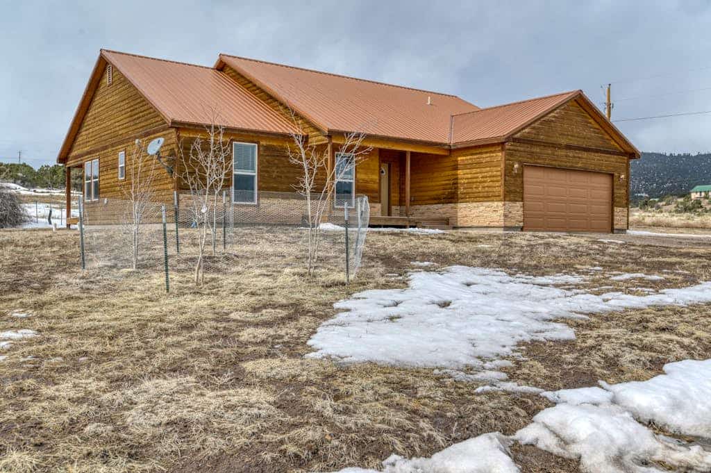 Hilltop Home w/ Great Mountain Views, Back Porch, WiFi, W/D & Attached Garage