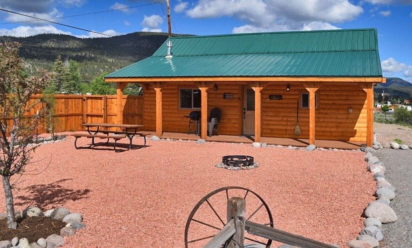Remodeled, Mountain View Cabin w/ Fireplace, Firepit & WiFi - Dogs Welcome