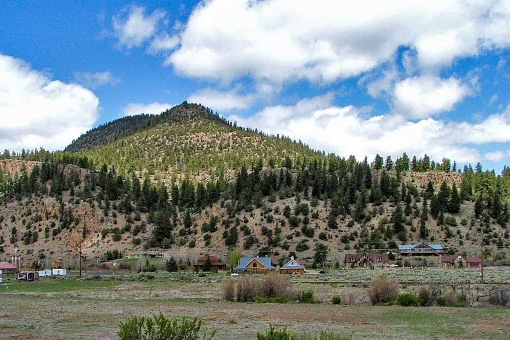 Remodeled, Mountain View Cabin w/ Fireplace, Firepit & WiFi - Dogs Welcome