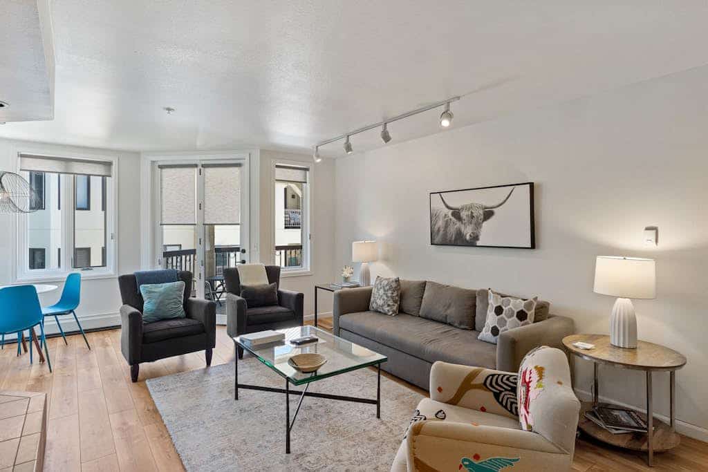 Meadows Hanover 4, Walk-to-Lift Condo with Fireplace, Balcony & Shared Hot Tub/Pool/Garage