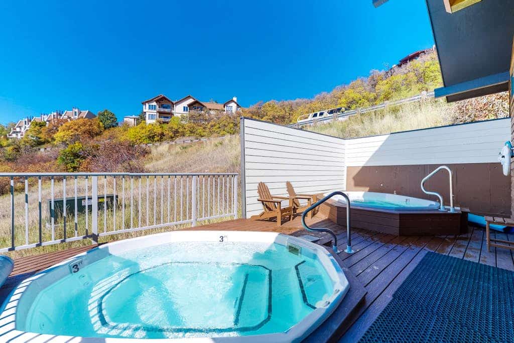Modern condo with fireplace & hot tubs - slopes & shuttle across the street
