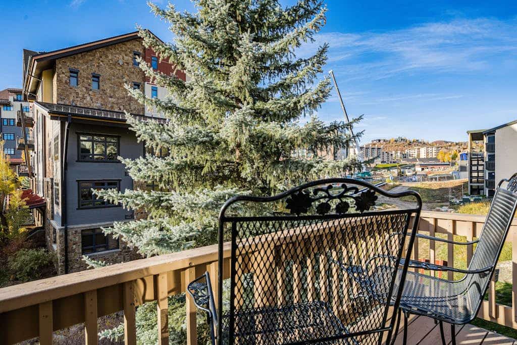 Ski-in/ski-out slopeside stunner with hot tub