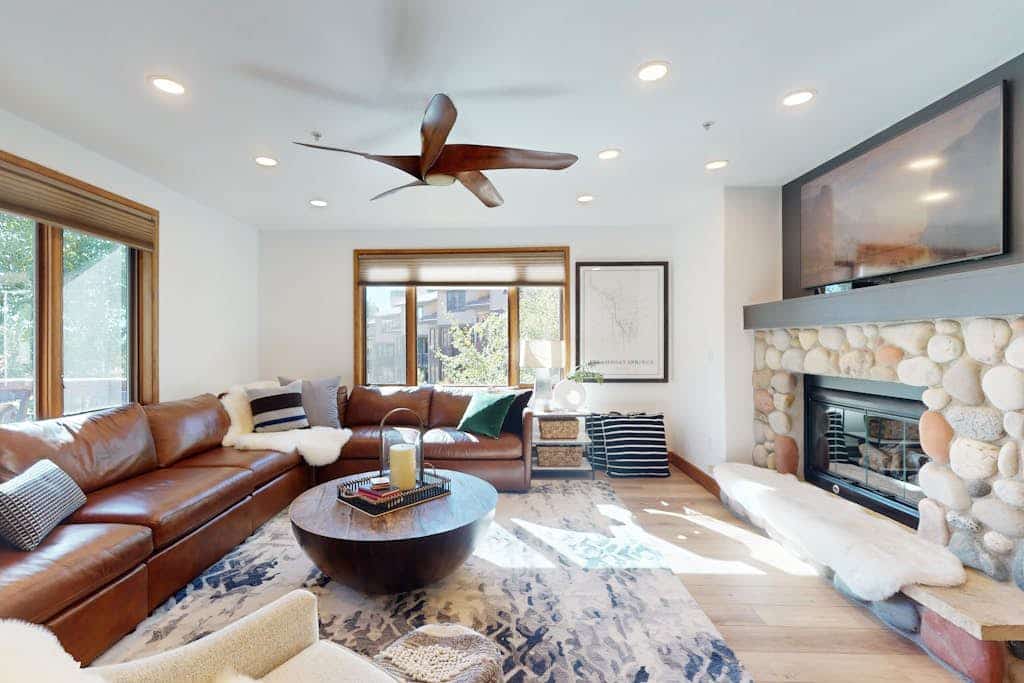 Beautiful Ski-In/Out Family-Friendly Condo w/ WiFi, W/D, & Shared Pool/Hot Tub