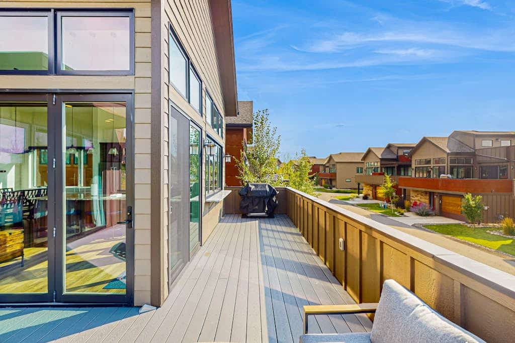 Mountain home with pool, hot tubs, gym & private Wildhorse Gondola access