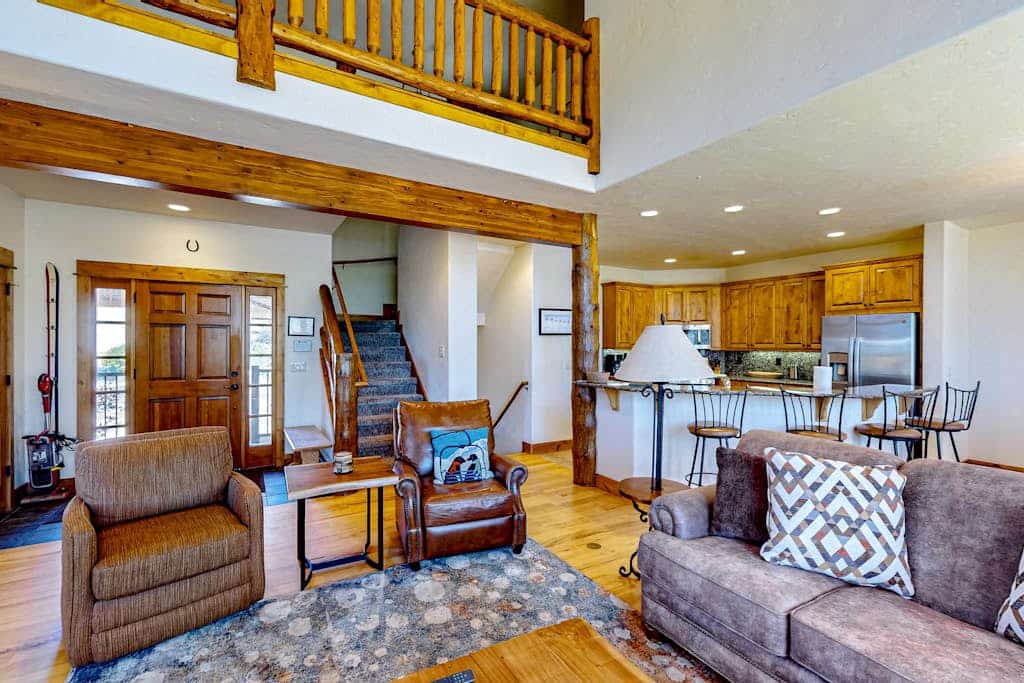 1477 EagleRidge Walk-to-Lift Townhome w/ Private Hot Tub, Fireplace, & Shared Pool/Hot Tubs/Gym