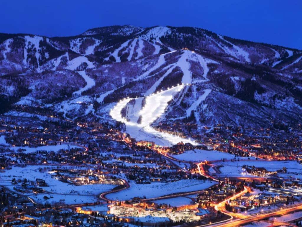 Walk-to-gondola townhome w/ fireplace & resort pool/hot tubs/gym/ski shuttle