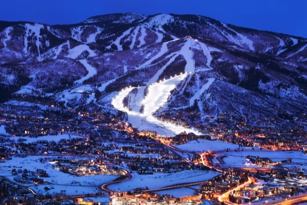 Walk-to-gondola townhome w/ fireplace & resort pool/hot tubs/gym/ski shuttle