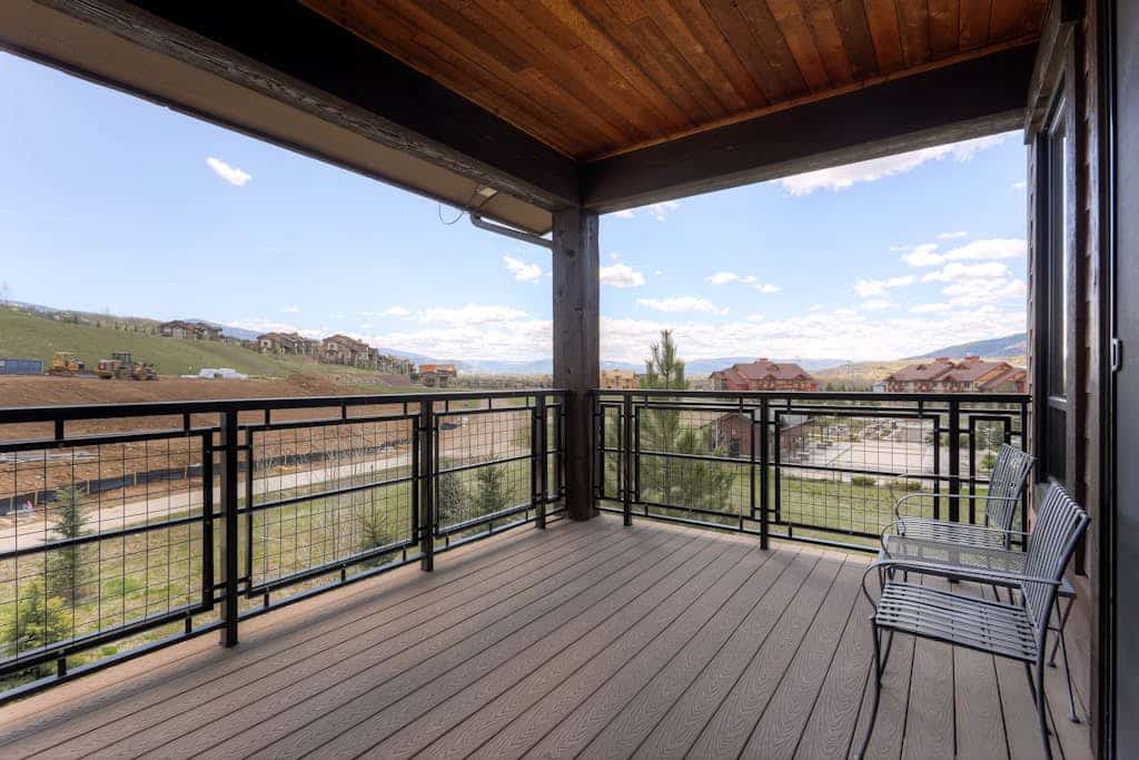 Bright & luxurious condo w/shared hot tubs, fitness, pool, game room & more