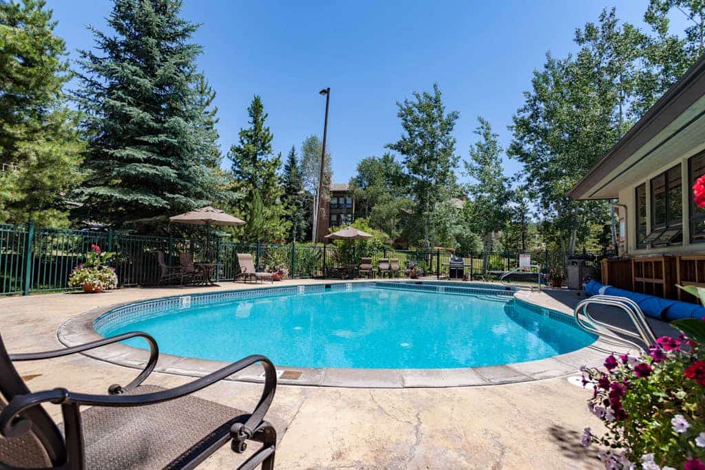 Family-friendly getaway w/ creekside view & BBQ plus shared pool - near gondola