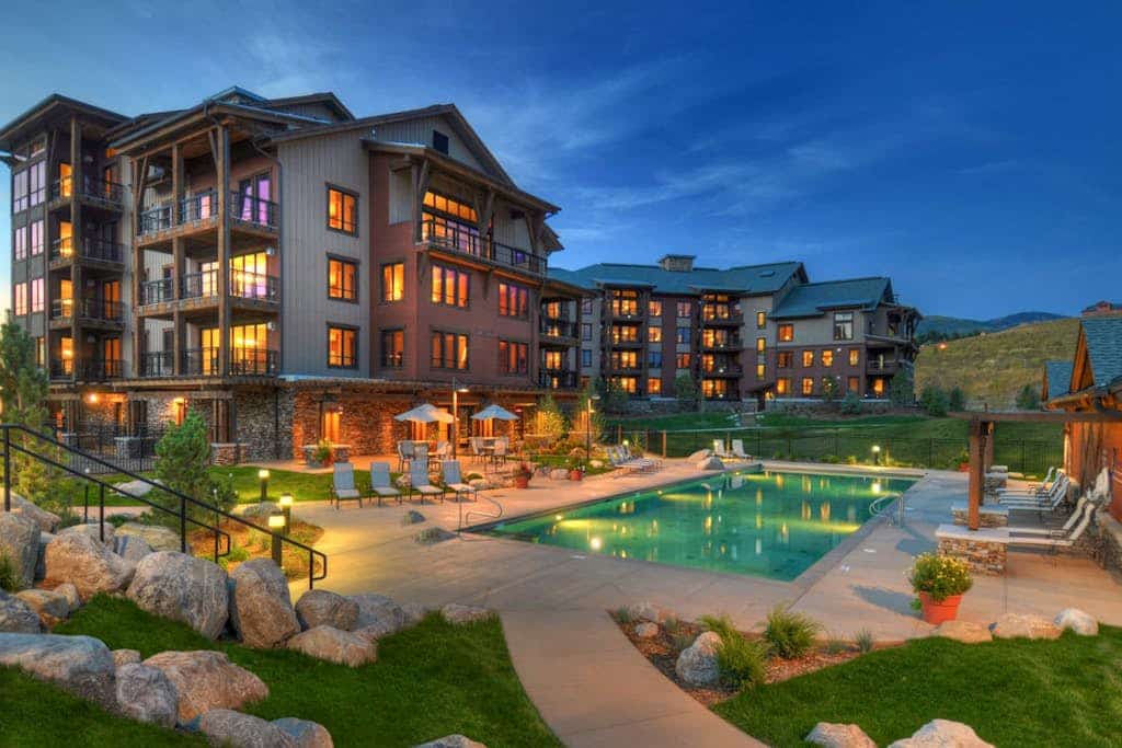 Beautiful plush condo next to Wildhorse gondola w/shared hot tubs, pool, & more