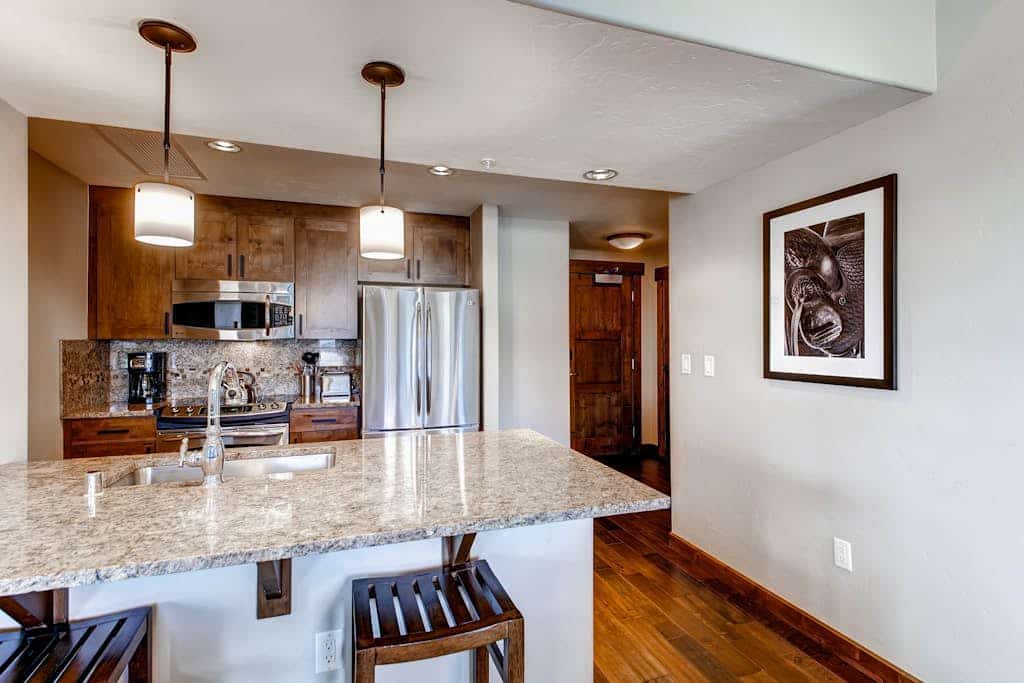 Superb & upscale condo w/ shared pool, hot tubs, firepit, fitness & game room
