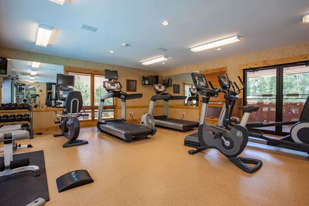 Top-floor mountain condo w/ a shared, heated pool, hot tub, & fitness room