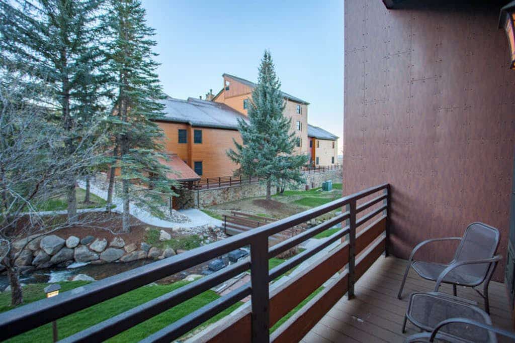 Updated & serene creekside condo w/ shared hot tubs - near activities & trails